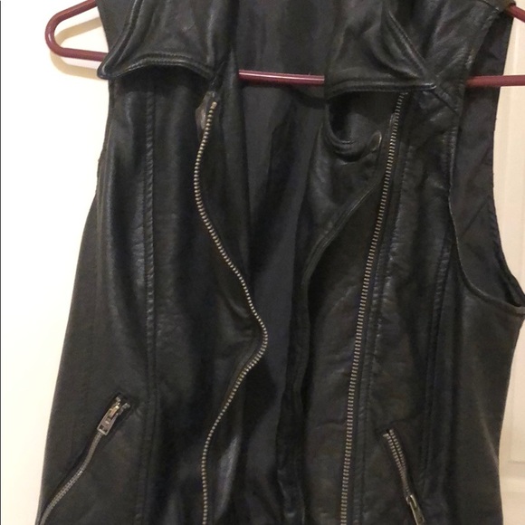 Hollister Faux Leather Sleeveless Biker Jacket! - Picture 3 of 3